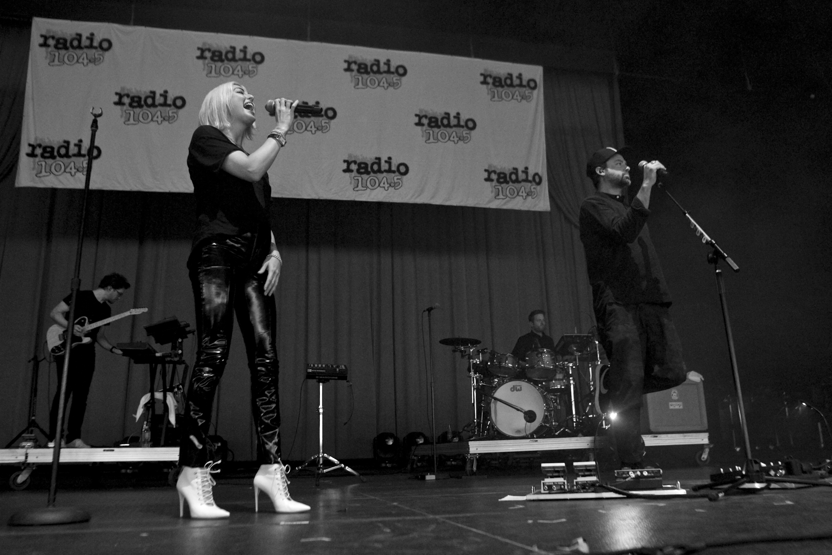 Phantongram
Radio 104.5 Birthday Celebration
BB&T Pavilion
Camden, NJ
June 2, 2019

DerekBrad.com